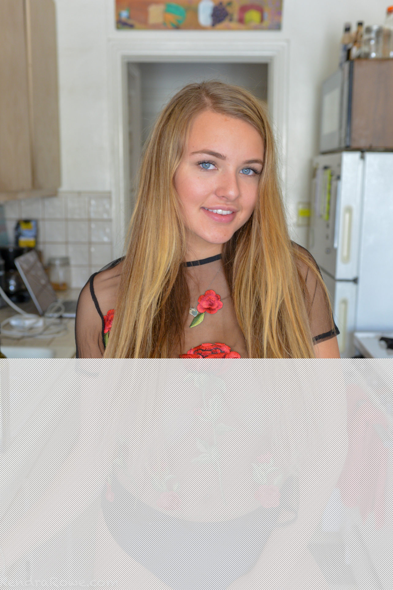 KENDRA ROWE SHEER KITCHEN SET 93 EXCLUSIVE HIGH RES PICS Lauren Burch